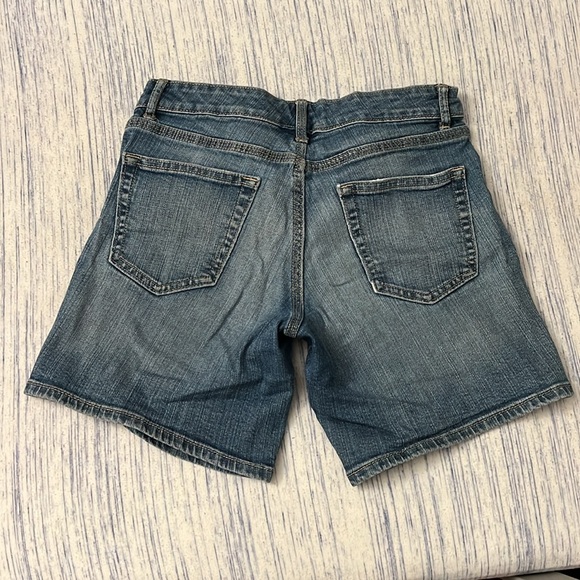 GAP SIZE 4 WOMEN’S SHORTS LIKE NEW - Picture 2 of 2